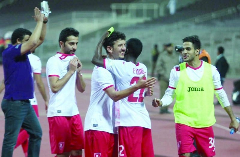 فرحة لاعبي الوحدة بالفوز على الاتفاق (إ ب أ)
