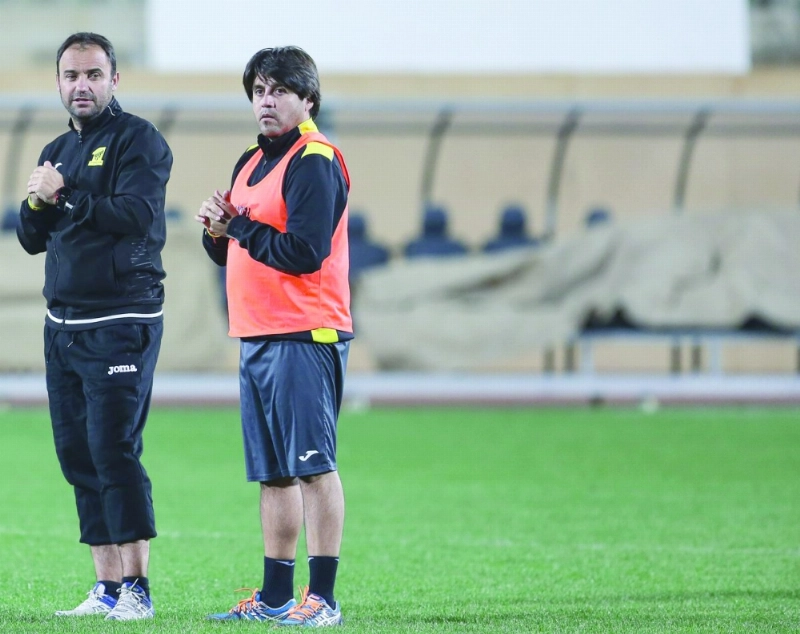 باندو ومساعده خلال التدريبات (إعلامي الاتحاد)