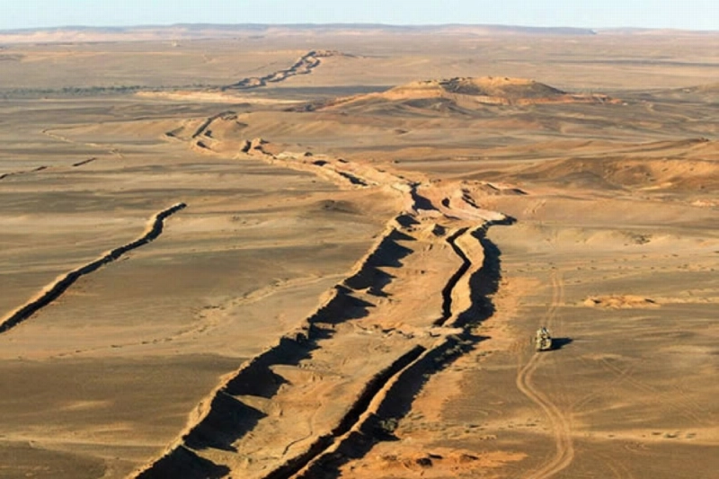 الجدار الرملي