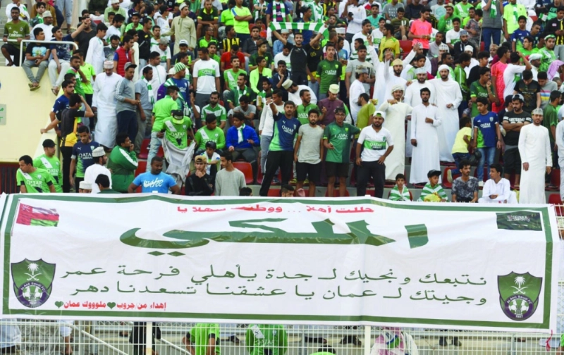 جانب من الجماهير التي ساندت الأهلي بمسقط أمس (إعلامي الأهلي)