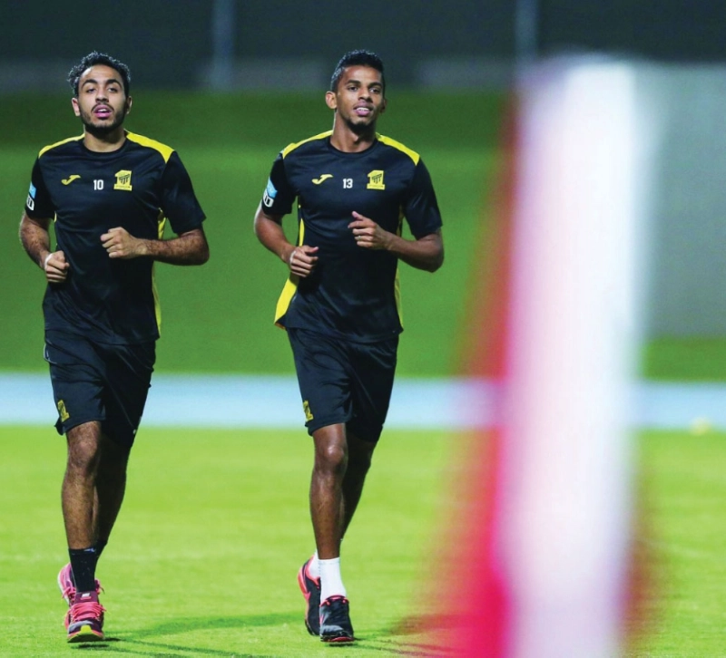 أحمد عسيري ومحمود كهربا خلال التدريبات (إعلامي الاتحاد)