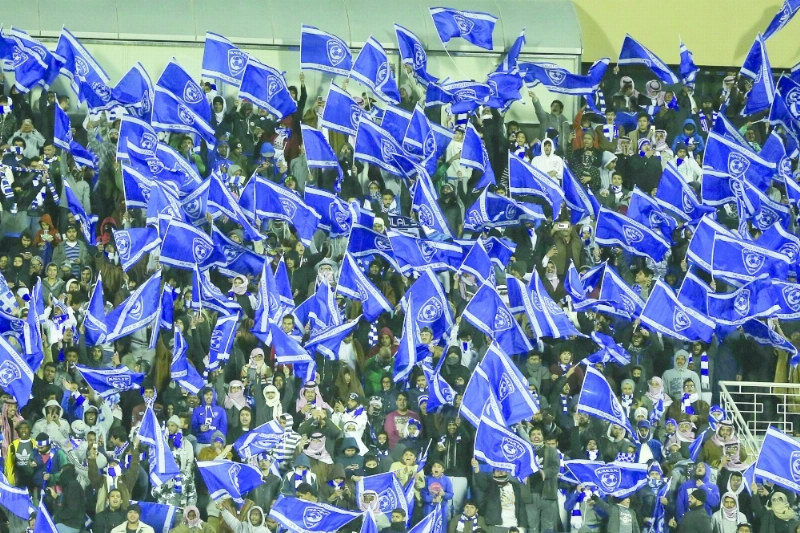 جماهير الهلال تساند فريقها في مباراة سابقة (مكة)