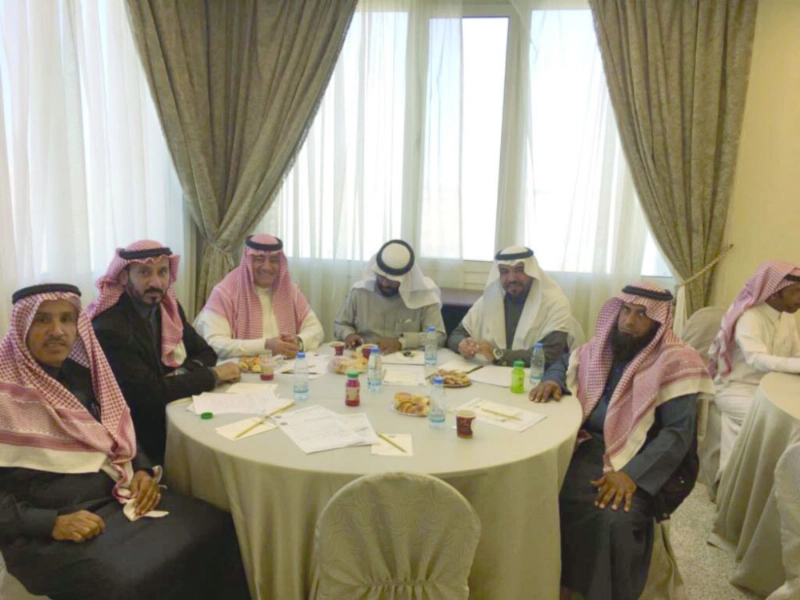 عدد من المقاولين خلال ورشة العمل (مكة)
