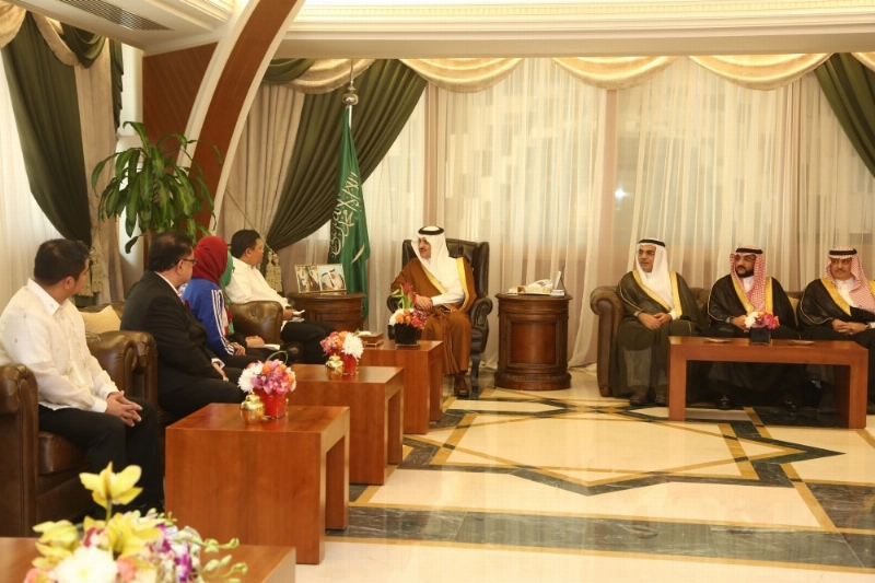 سعود بن نايف خلال الاستقبال (مكة)