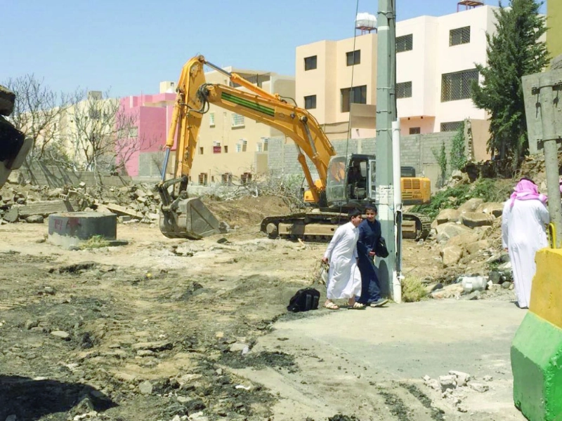 من أعمال الإزالة أمس (مكة)