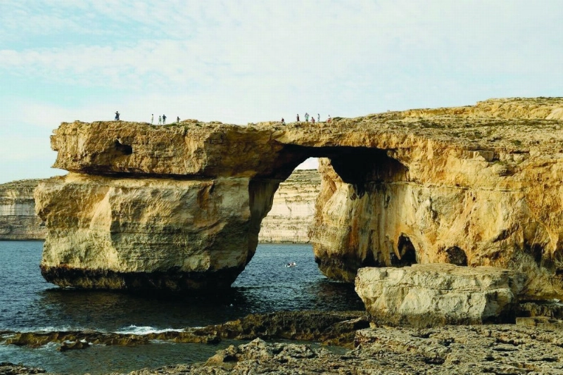 النافذة الزرقاء (رويترز)