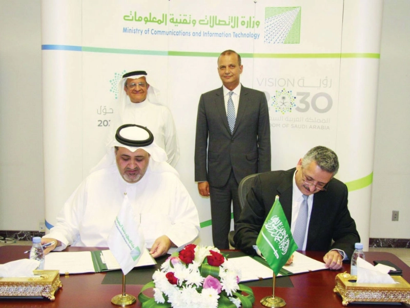 جانب من توقيع الاتفاقية (مكة)