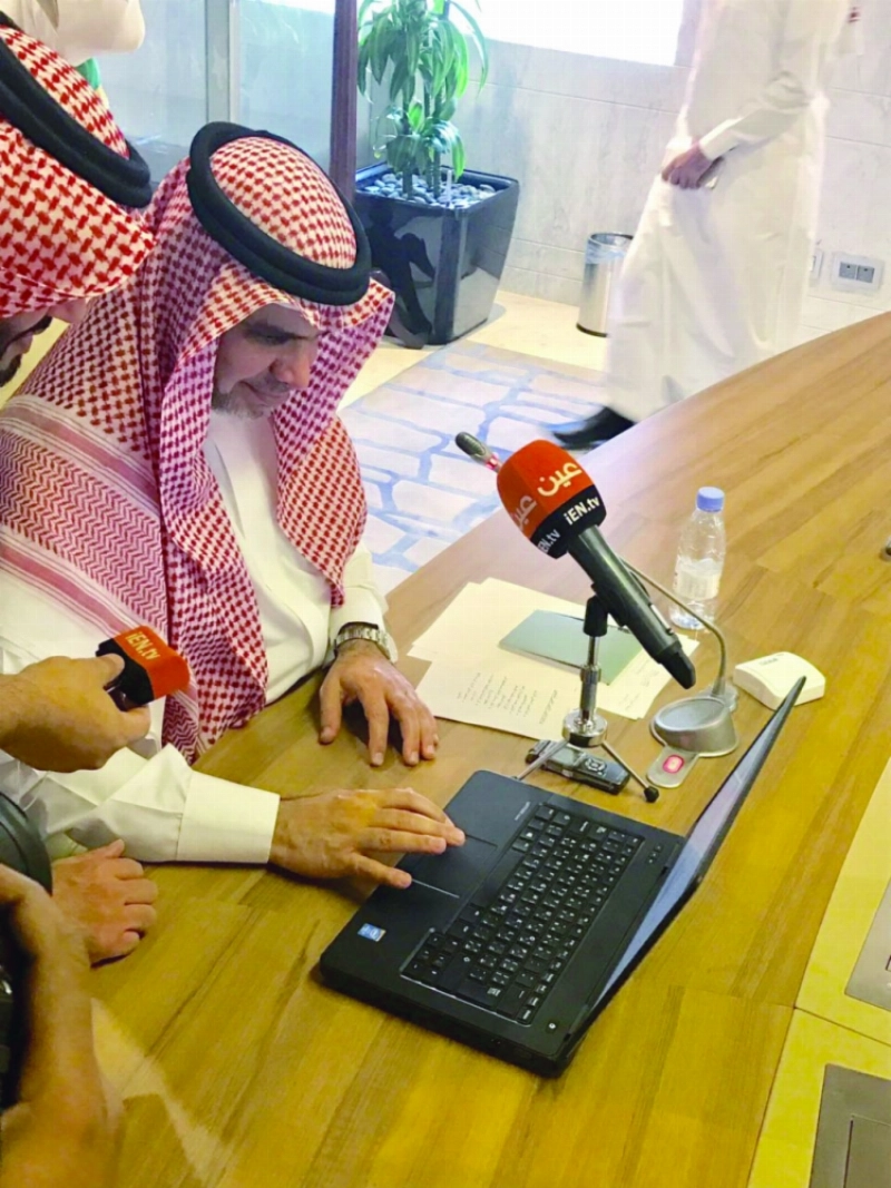 أحمد العيسى خلال تدشين المرحلة الأولى للتأمين الصحي (مكة)
