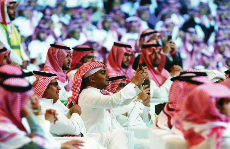 تفاعل الجماهير في الحفل (رويترز)