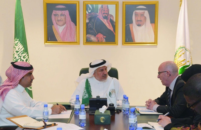 الربيعة مستقبلا مكجولدريك بالرياض أمس (واس)