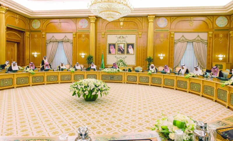 نائب خادم الحرمين خلال ترؤسه جلسة المجلس في قصر اليمامة بالرياض أمس (واس)
