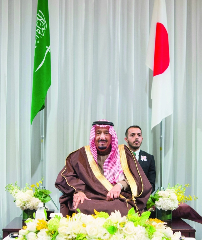 الملك سلمان لدى تشريفه منتدى الأعمال للرؤية السعودية اليابانية 2030 (واس)