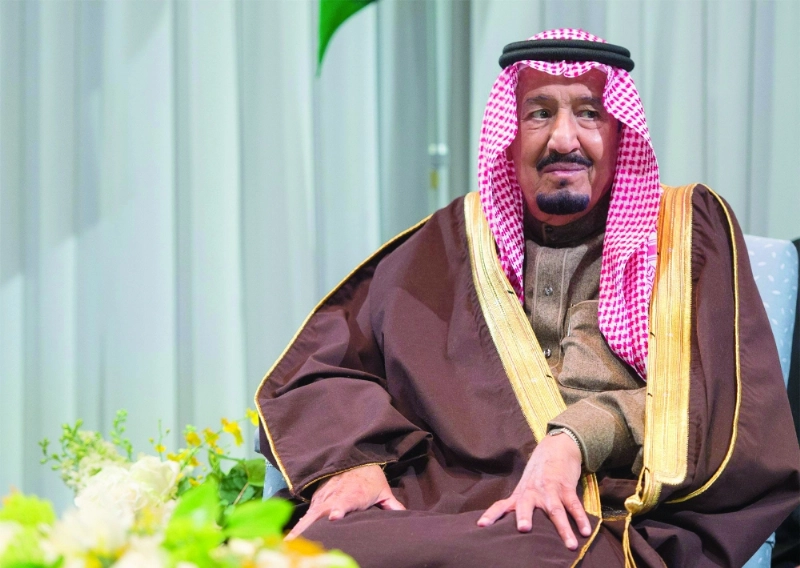 الملك سلمان لدى تشريفه منتدى الأعمال للرؤية السعودية اليابانية 2030 (واس)
