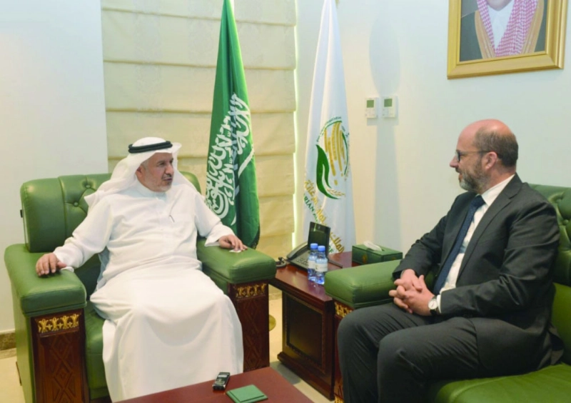 الربيعة مستقبلا بيبر بالرياض أمس (واس)