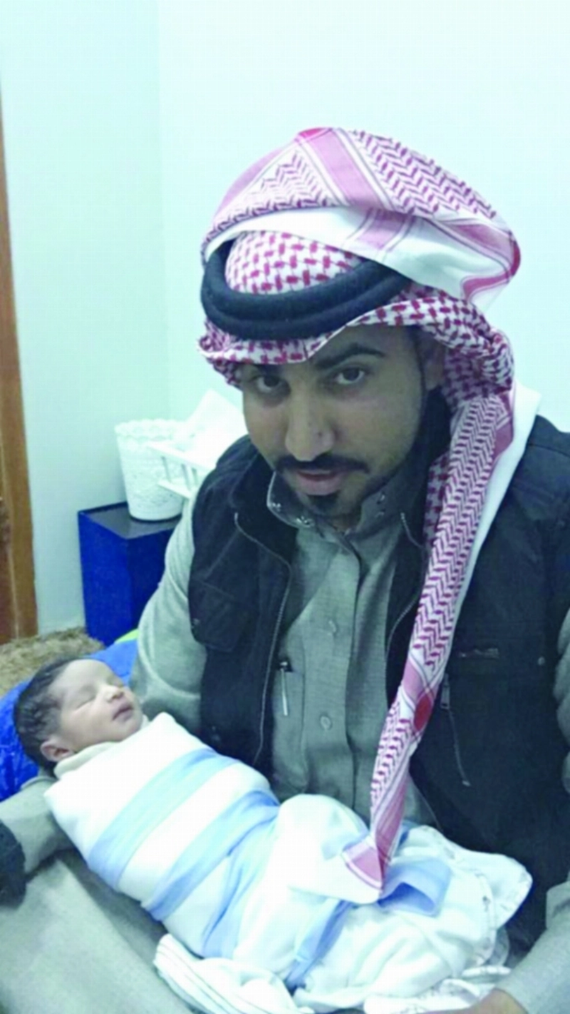 الرويلي في لقطة سابقة مع نجله سلمان (مكة)