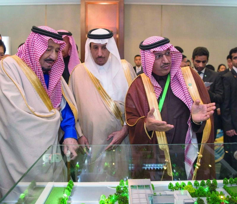 الملك سلمان لدى تشريفه حفل المنتدى الاستثماري السعودي الصيني (واس)