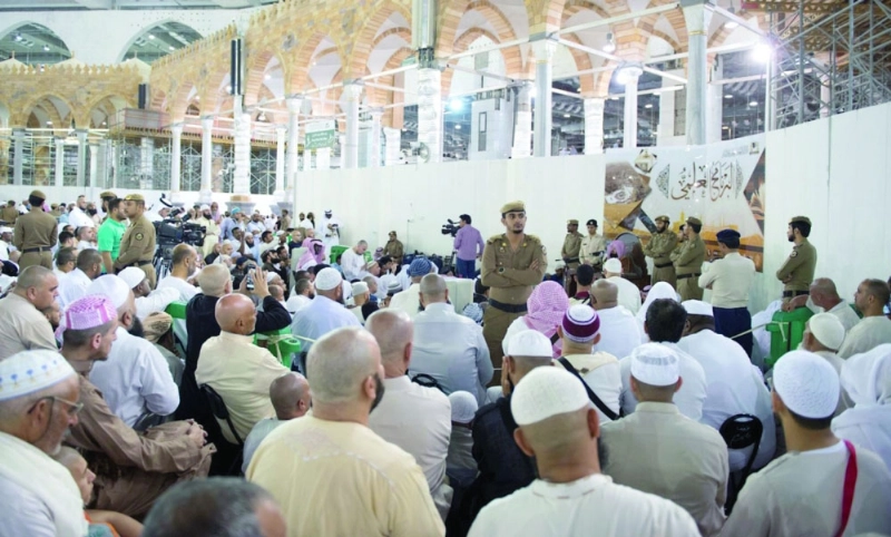 جانب من أحد الدروس العلمية بالمسجد الحرام (مكة)