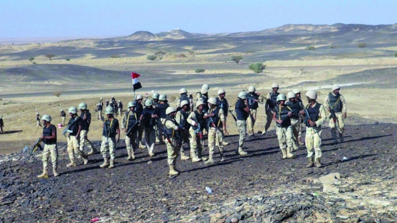 جنود من قوات الشرعية اليمنية في جبهة نهم شرق صنعاء (مكة)