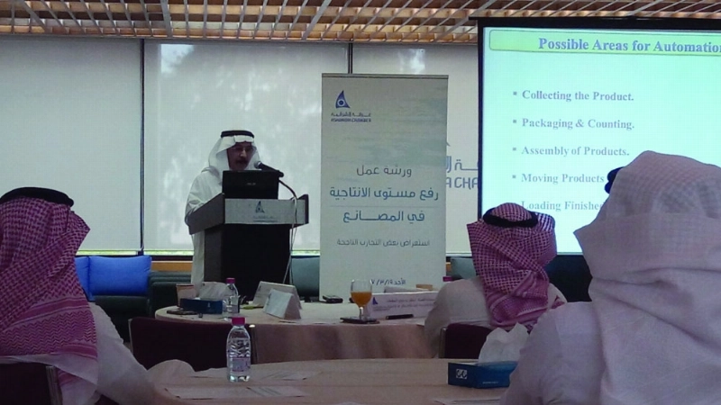 أحد المتحدثين في ورشة العمل بغرفة الشرقية (مكة)