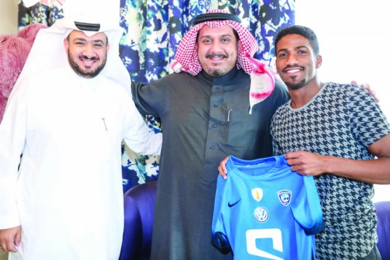 رئيس الهلال يتوسط عوض خميس وغرم العمري (مكة)