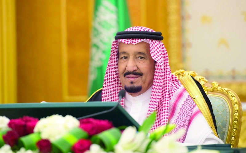 الملك سلمان خلال ترؤسه جلسة المجلس في قصر اليمامة بالرياض اليوم (واس)
