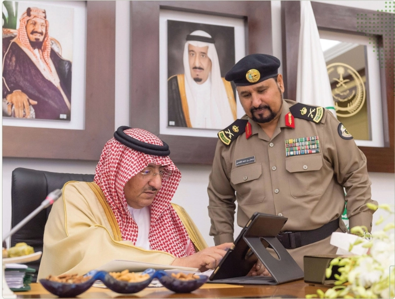 الأمير محمد بن نايف خلال تدشينه حملة وطن بلا مخالف أمس الأول (واس)