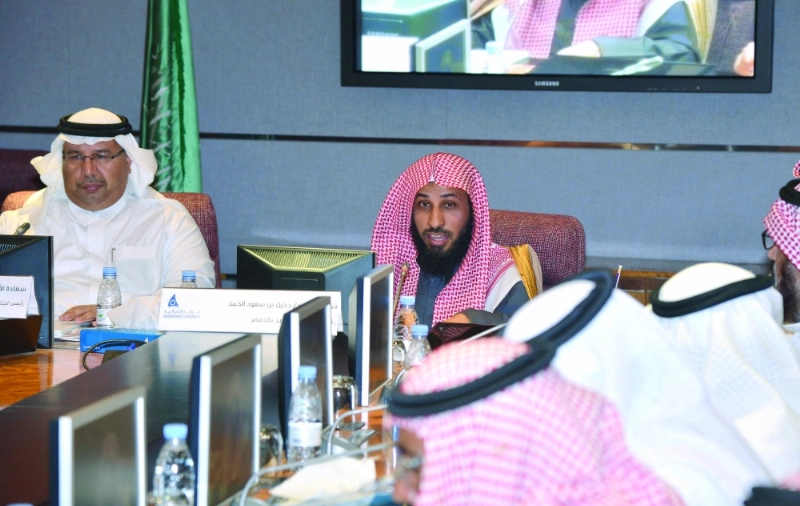 الحمد يتحدث في اللقاء (مكة)