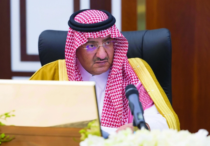ولي العهد لدى ترؤسه أعمال الجلسة التاسعة لمجلس الدفاع المدني في مكتبه بديوان وزارة الداخلية اليوم (واس)