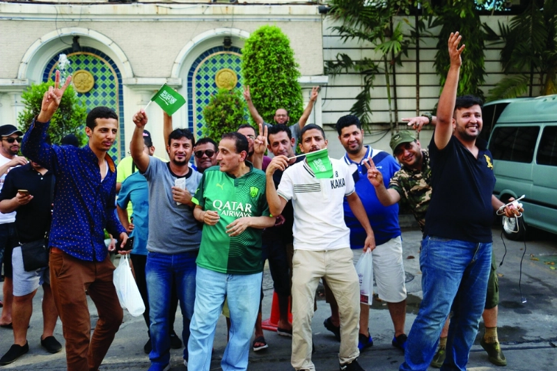 الجماهير العربية لحظة تجمعها (مكة)