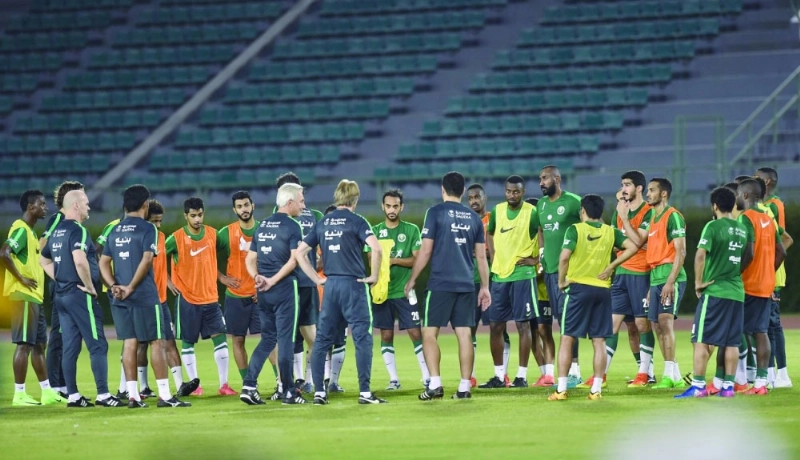 مارفيك يحيط اللاعبين ببرنامج المرحلة (مكة)