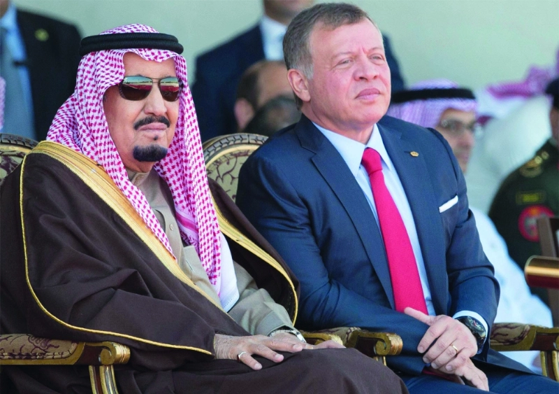 الملك سلمان والملك عبدالله الثاني خلال العرض العسكري في عمان (واس)