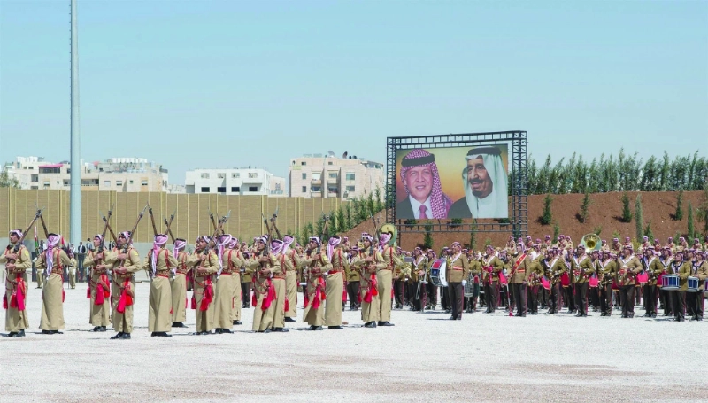 عروض عسكرية متنوعة بالسلاح