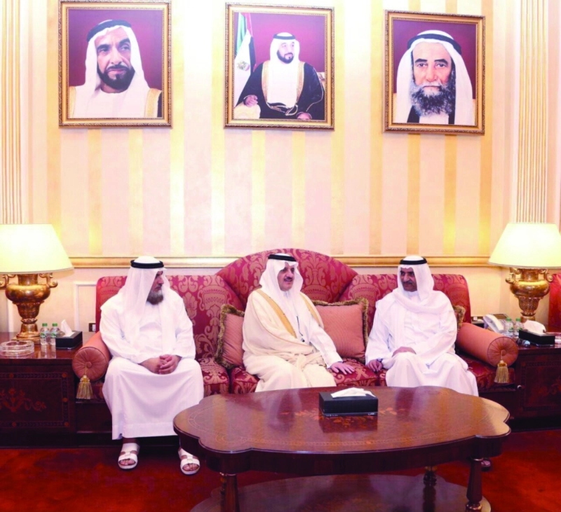 سعود بن نايف خلال تقديمه واجب العزاء (واس)