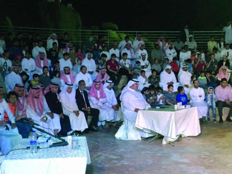 جمهور الأمسية الشعرية في مهرجان الورد (مكة)