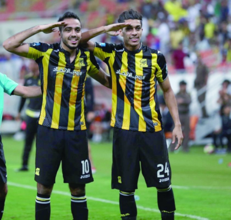 عمار الدحيم بجانب محمود كهربا (إعلامي الاتحاد)