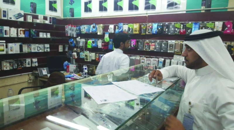 مفتش العمل أثناء أحد الجولات (مكة)