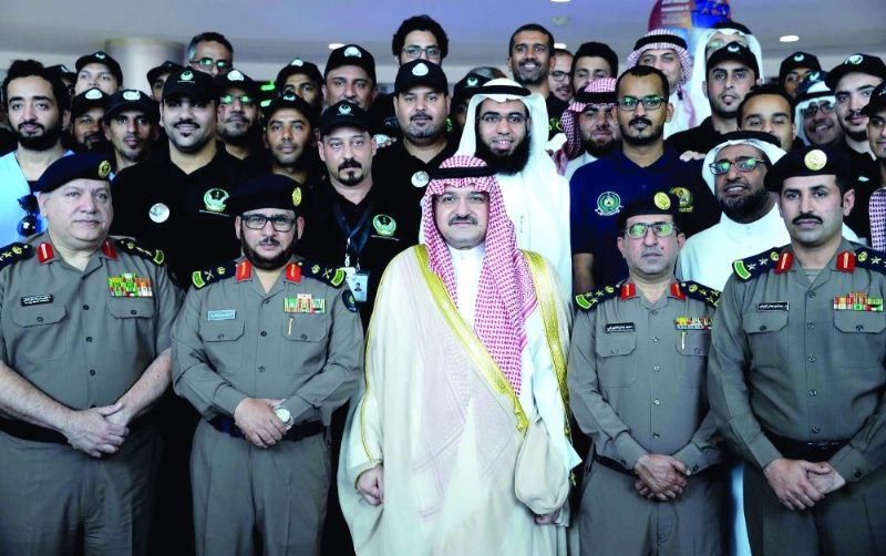مشعل بن ماجد في الصورة التذكارية للمعرض (واس)