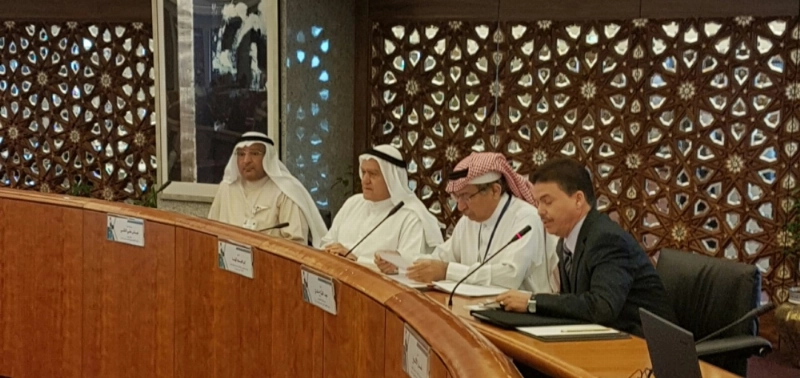 المهنا خلال فعاليات ملتقى صناعة النفط (مكة)