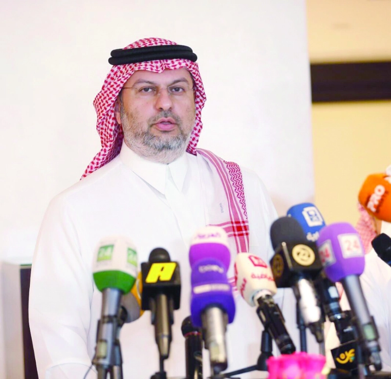 عبدالله بن مساعد خلال حديثه للصحفيين (مكة)