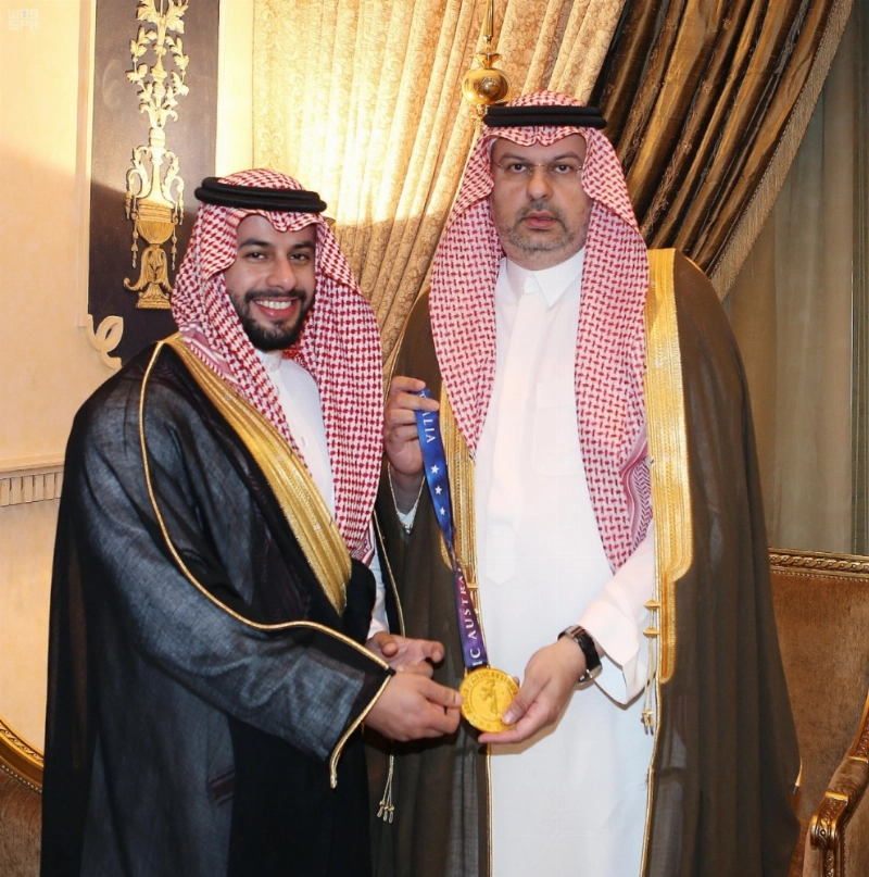 عبدالله بن مساعد خلال استقباله تركي بن نواف (واس)