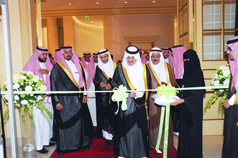 سعود بن نايف خلال التدشين (واس)