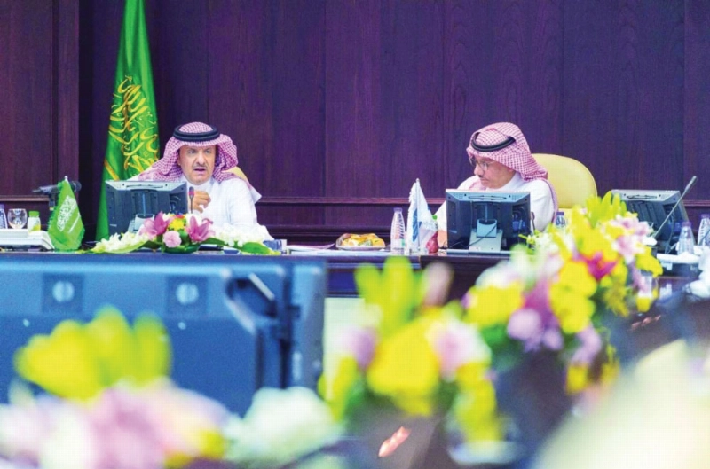 سلطان بن سلمان مترئسا المجلس الاستشاري لكلية السياحة والآثار (واس)