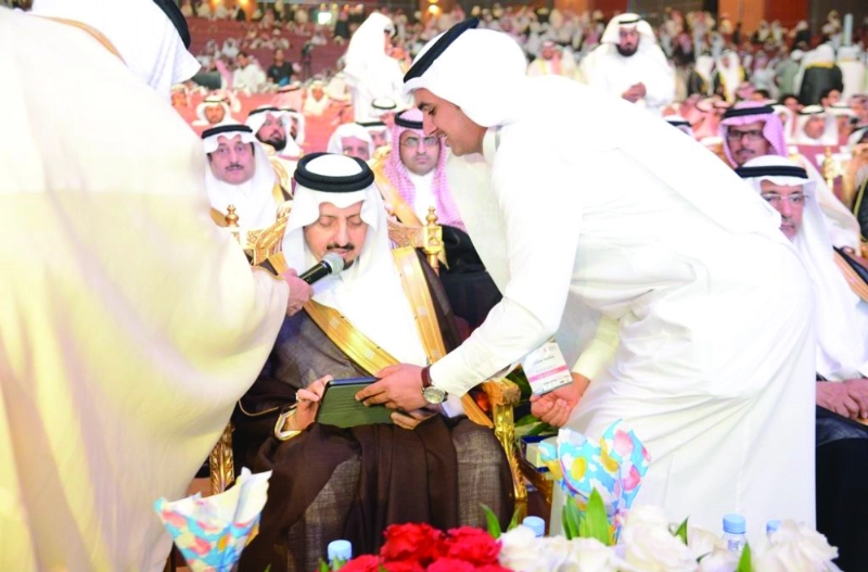 فيصل بن خالد مدشنا يوم المهنة (واس)