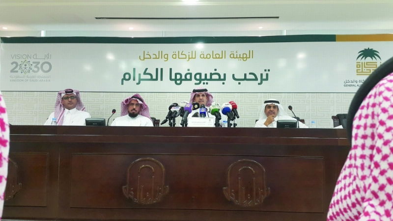 السدحان وقيادات الهيئة العامة للزكاة والدخل خلال المؤتمر الصحفي (مكة)