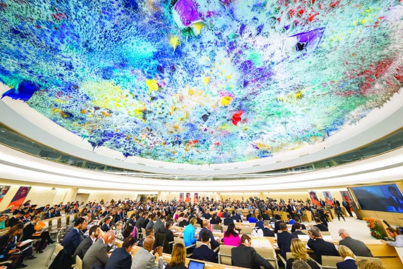 ممثلو الدول وهيئات ومنظمات دولية في مؤتمر للدول المانحة لليمن بجنيف أمس (إ ب أ)