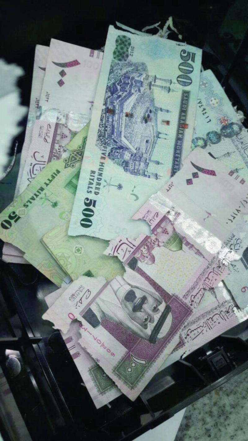 بعض العملات التالفة (مكة)