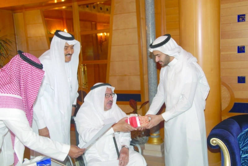 عبدالرحمن فقيه خلال تكريمه فيصل شافعي (مكة)