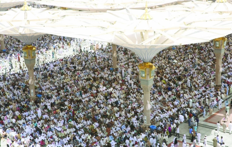 جموع المصلين في المسجد النبوي (واس)