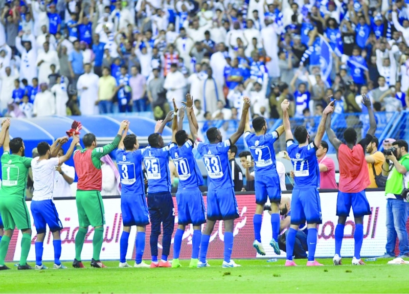 جانب من احتفاء لاعبي الهلال بحسم الدوري (مكة)