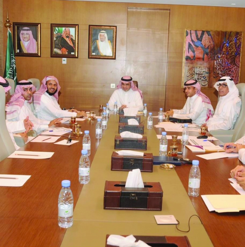 أحمد العيسى مترئسا اجتماع شركة تطوير (واس)